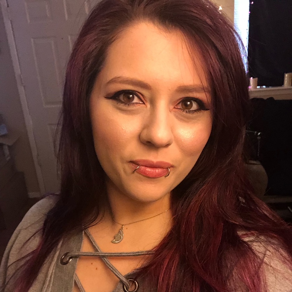 Meet your Posher, Adelina